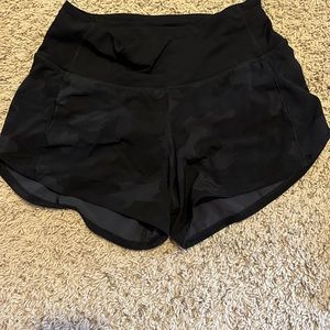 Lululemon speed up low-rise shorts 2.5”